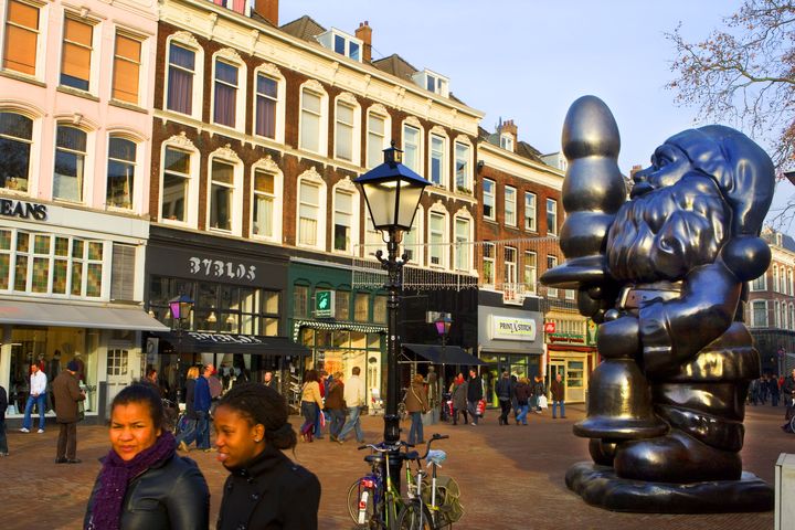 La sculpture "Santa Claus" de Paul McCarthy, le 29 novembre 2008 &agrave; Rotterdam (Pays-Bas). (ROBIN UTRECHT / ANP / AFP)