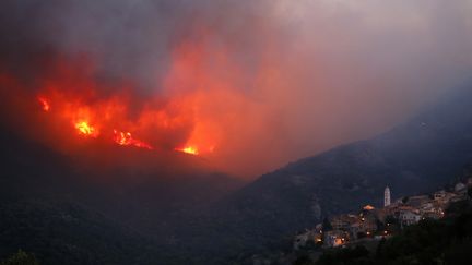 De nombreux départs de feu ont eu lieu, dimanche 22 octobre 2017, en Haute-Corse. (PASCAL POCHARD-CASABIANCA / AFP)