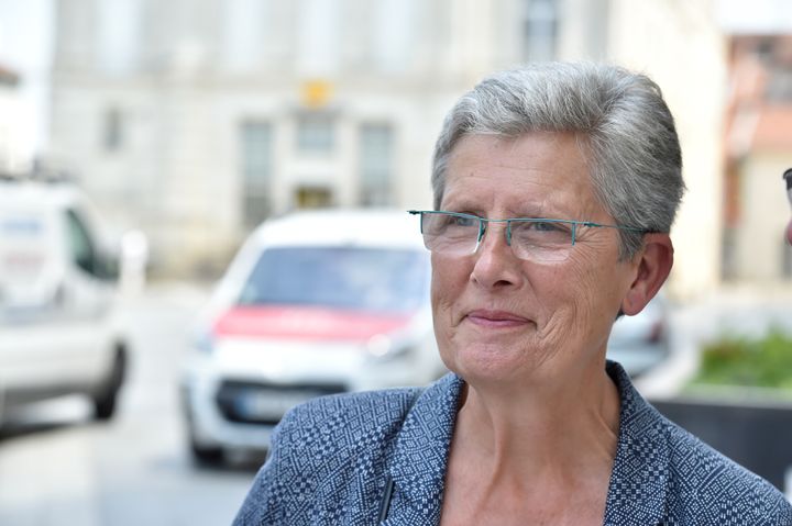  Genevieve Darrieussecq fait campagne pour les élections législatives à Mont-de-Marsan (Landes), le 14 juin 2017. (GEORGES GOBET / AFP)