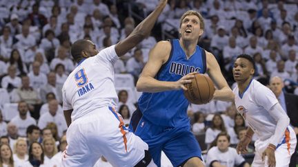 Le vétéran de Dallas Dirk Nowitzki a encore de la ressource (J PAT CARTER / GETTY IMAGES NORTH AMERICA)