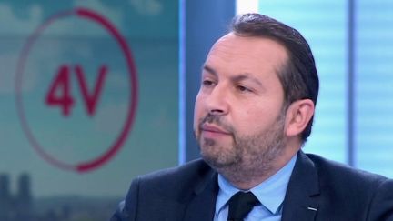 Coronavirus : "On subordonne à la vaccination des libertés fondamentales", estime Sébastien Chenu