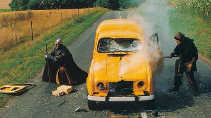 Jean Reno et Christian Clavier dans "Les Visiteurs" de Jean-Marie Poiré (1993).
 (REX FEATURES/SIPA)