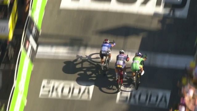 Après avoir levé les bras à Calais malgré sa seconde place derrière Van Aert, le Belge de l'équipe Alpecin-Deceuninck Jasper Philispen prend sa revanche. Il s'impose au terme d'un sprint perturbé par Benjamin Thomas, parti en solo et repris à 500 mètres de la ligne.