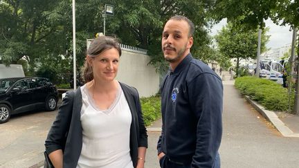 L'ambulancier Marouane et son avocate, Me Sarah Mauger-Poliak, à la sortie du dépôt du tribunal judiciaire de Nanterre, jeudi 29 juin 2023. (LAURIANE DELANOË / RADIO FRANCE)