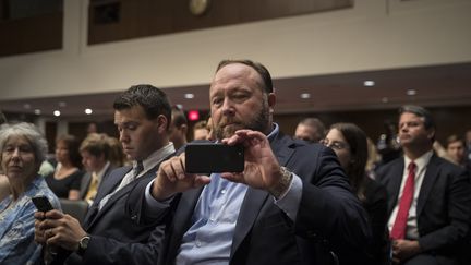 Le fondateur du site InfoWars Alex Jones, le 5 septembre 2018 à Washington (Etats-Unis). (DREW ANGERER / GETTY IMAGES NORTH AMERICA / AFP)