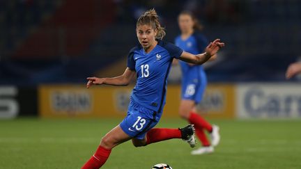 Camille Catala, footballeuse en équipe de France, contre l'équipe du Chili, le 15 septembre 2017, à Caen (Calvados). (CHARLY TRIBALLEAU / AFP)