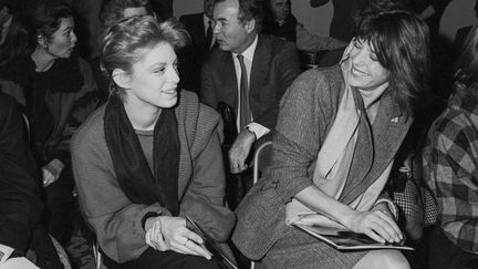 Jane Birkin et sa file Kate Barry&nbsp; lors d'un défilé de mode à Paris en 1982 (TONY HAGE / MAXPPP)