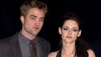 Robert Pattinson et Kristen Stewart &agrave; Londres le 16 novembre 2011. (JOEL RYAN / AP / SIPA)