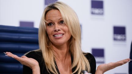 L'actrice américaine Pamela Anderson, le 12 juillet 2015 à Moscou (Russie). (MAKSIM BLINOV / RIA NOVOSTI / AFP)