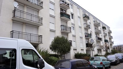 L'immeuble de l'appartement o&ugrave; vit la s&oelig;ur de Bertrand Nzohabonayo, &agrave; Jou&eacute;-l&egrave;s-Tours,&nbsp;le 21 d&eacute;cembre 2014. (GUILLAUME SOUVANT / AFP)