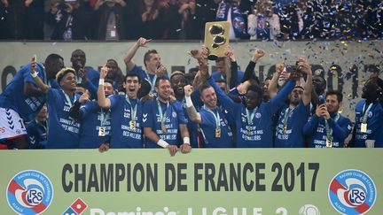 Le Racing Club de Strasbourg, champion de France de Ligue 2 2017 (PATRICK HERTZOG / AFP)