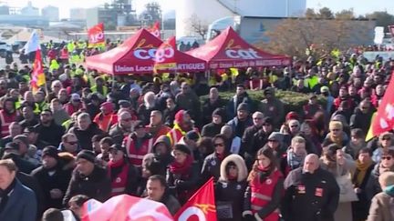 Le secteur de l'énergie se mobilise contre la réforme des retraites, jeudi 26 et vendredi 27 janvier. Des blocages auront notamment lieu dans des ports ou les raffineries. (France 3)