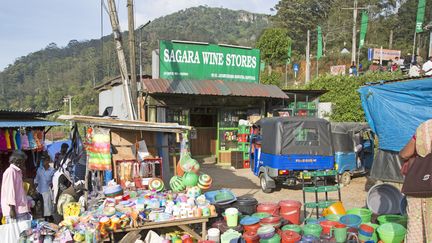 Bazar ou l'on vend du vin à Haputale (Sri Lanka). (GEOGRAPHY PHOTOS / UNIVERSAL IMAGES GROUP EDITORIAL / GETTYIMAGES)