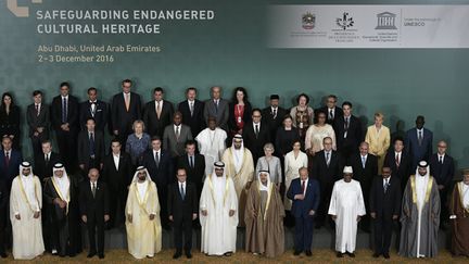 Les chefs d'États et de gouvernement réunis à la conférence d'Abou Dhabi pour la préservation du patrimoine en péril, le 3 décembre 2016
 (Stéphane de Sakutin / AFP)