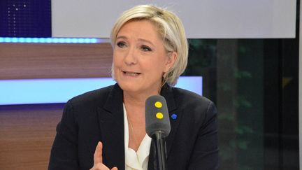 Marine Le Pen, présidente du Rassemblement national,&nbsp;sur franceinfo le 14 avril 2017. (JEAN-CHRISTOPHE BOURDILLAT / FRANCE-INFO)