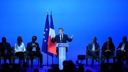 Le candidat des Républicains à la présidentielle, François Fillon, le 4 mars 2017 à Aubervilliers (Seine-Saint-Denis). (MARTIN BUREAU / AFP)