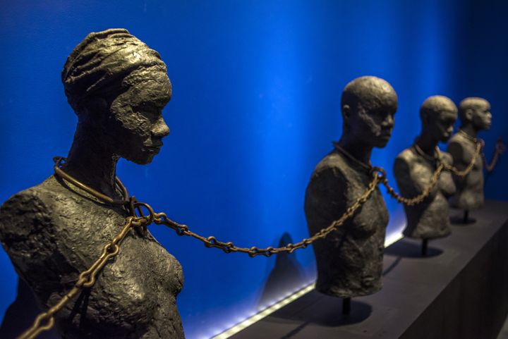 Esclaves enchaînés présentés au Mémorial ACTe, en Guadeloupe
 (NICOLAS DERNE / AFP)