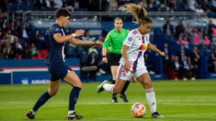 Delphine Cascarino lors du match entre le PSG et l'OL en D1 Arkema, le 21 mai 2023. (ANTOINE MASSINON / AFP)