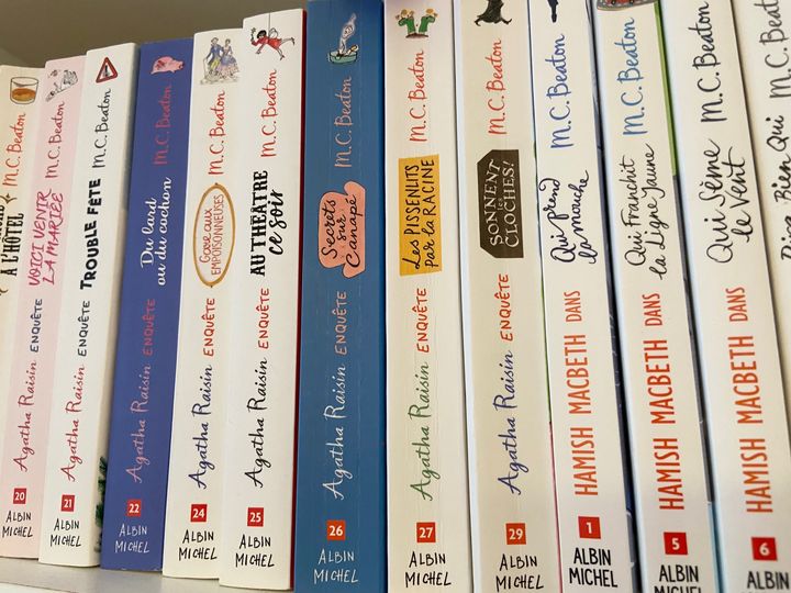 Les séries de cosy mystery "Agatha Raisin" et "Hamish Macbeth" rencontrent un franc succès. (DR)