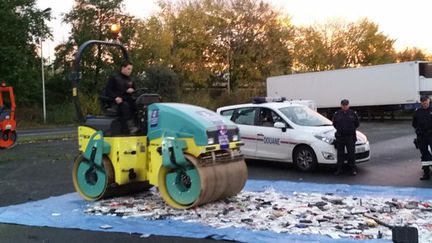 &nbsp; (Des tonnes de marchandises contrefaites ont été détruites jeudi matin à Aulnay-sous-Bois © RF | Mathilde Lemaire)