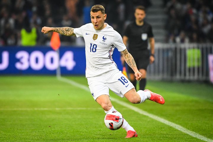 Lucas Digne lors de la rencontre amicale face à l'Afrique du Sud, au Stade Pierre-Mauroy de Villeneuve-d'Ascq, le 29 mars 2022. (MATTHIEU MIRVILLE / AFP)