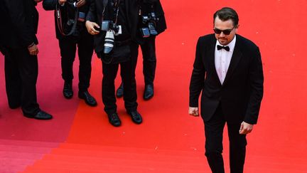 Leonardo DiCaprio remonte les marches, cette fois pour la présentation du documentaire&nbsp;Ice on Fire auquel il a prêté sa voix (ANTONIN THUILLIER / AFP)