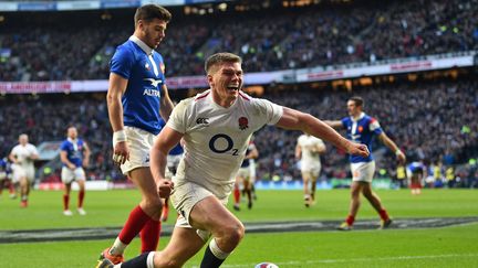 Le XV de la Rose célèbre son essai à Londres, le 10 février 2019. (GLYN KIRK / AFP)