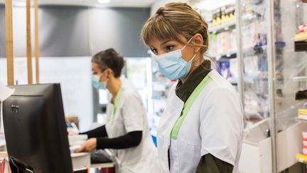 Les métiers de la santé attirent les Français qui souhaitent se reconvertir. Photo d'illustration. (BURGER / PHANIE)