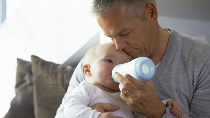 Congé parental : le plaidoyer des syndicats français