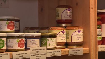 La conserverie toulousaine Bocs à l'envers a trouvé une solution pour mettre en avant les fruits et légumes invendus et ainsi éviter qu'ils ne finissent à la poubelle.