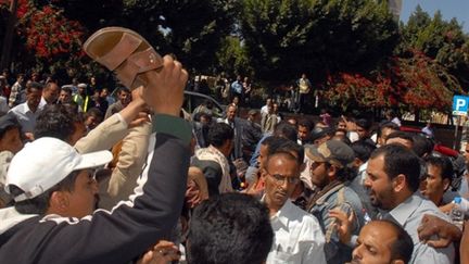 Yémen: heurts entre opposants et partisans du régime, à Sanaa le 29 janvier 2011 (AFP/GAMAL NOMAN)