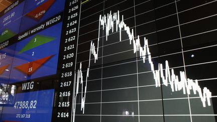 Le Bourse de Francfort a recul&eacute; de 2,49%, lundi 4 f&eacute;vrier, tout comme celle de&nbsp;Paris (- 3%), de Milan (- 4,50%) et de&nbsp;Madrid&nbsp;(pr&egrave;s de - 4%). (KACPER PEMPEL / REUTERS)