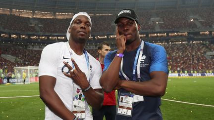 Mathias et Paul Pogba lors de la Coupe du monde, le 15 juillet 2018, à Moscou (Russie).&nbsp; (AFP)