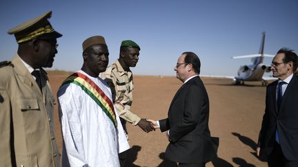  François Hollande rend visite aux troupes de l'opération Barkhane à Gao (Mali), le 13 janvier 2017 
 (STEPHANE DE SAKUTIN / AFP)