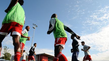 Des joueurs de Luzenac lors d'un match contre Toulouse au stade de Maz&egrave;res (Ari&egrave;ge), le 12 juillet 2014. (REMY GABALDA / AFP)