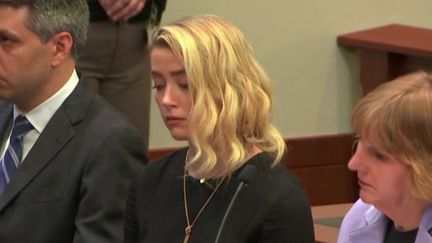 Sur les réseaux sociaux,&nbsp;Amber Heard s’est déclarée&nbsp;"dévastée"&nbsp;par le verdict. (FRANCEINFO)