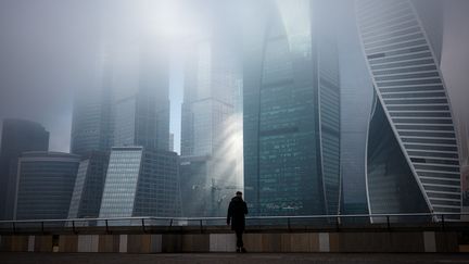 Le quartier des affaires de Moscou (Russie) en novembre 2021. (DIMITAR DILKOFF / AFP)