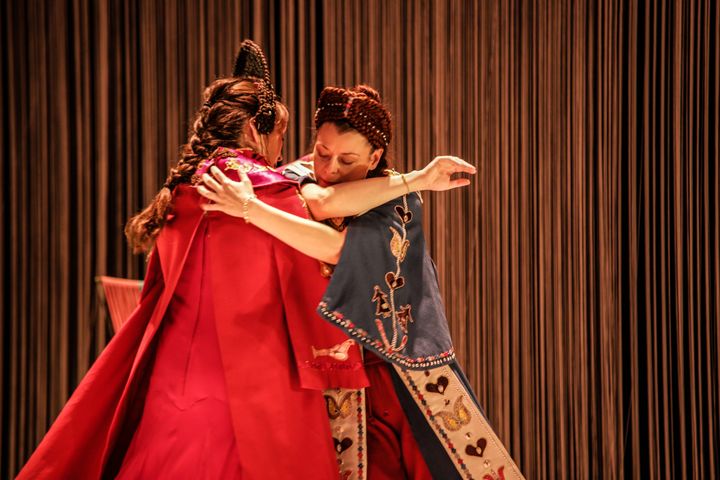 Capucine Lucas,&nbsp;Pauline Bigot dans le spectacle "Les joues roses".&nbsp; (KOKESHI)