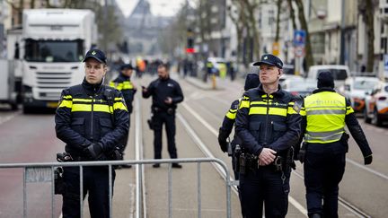 La police est déployée à Amsterdam (Pays-Bas), le 10 mars 2024. (MICHEL VAN BERGEN / ANP MAG / AFP)