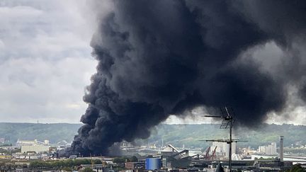 Seine-Maritime : des habitants de plus en plus nombreux à vouloir porter plainte après l'incendie d'une usine chimique à Rouen