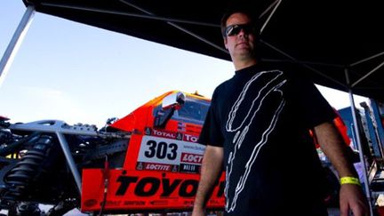 Robby Gordon devant son Hummer (MARTIN BERNETTI / AFP)