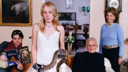 Family Commission With Snake (Close up), 2007 (TINA BARNEY. COURTESY DE L'ARTISTE ET KASMIN, NEW-YORK)