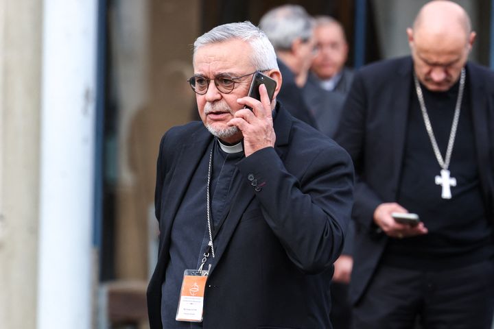 Mons. Georges Colomb, obispo de La Rochelle, durante la Conferencia de Obispos de Francia en Lourdes (Altos Pirineos), el 7 de noviembre de 2022 (CHARLY TRIBALLEAU / AFP)