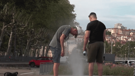 Canicule : les Lyonnais subissent les chaleurs élevées (France 2)