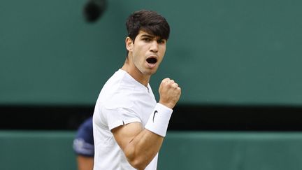 Wimbledon 2024 : impérial, Carlos Alcaraz surclasse Novak Djokovic et reste le roi de Londres