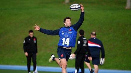 Damien Penaud à l'entraînement avec l'équipe de France de rugby. (FRANCK FIFE / AFP)