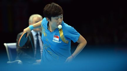 Feng Tianwei (Singapour) comme si elle allait avaler sa balle de ping-pong lors du quart de finale, le 5 ao&ucirc;t. (SAEED KHAN / AFP)