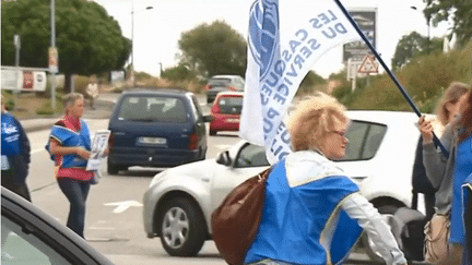 Des salariés du supermarché Cora de Pacé (Ille-et-Vilaine) manifestent contre l'ouverture le dimanche (CAPTURE D'ÉCRAN FRANCE 3)