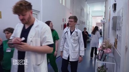 VIDEO. Etudiants en médecine en Roumanie : 