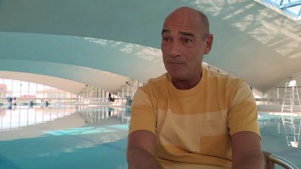 Jean-Marc Barr à la piscine de Deauville, dans le Calvados (C. Duponchel / France Télévisions)